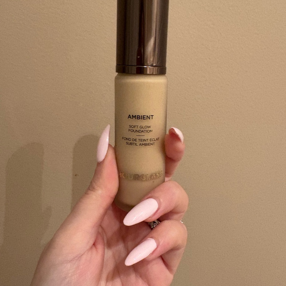 Hourglass Ambient Soft glow foundation - shade 2